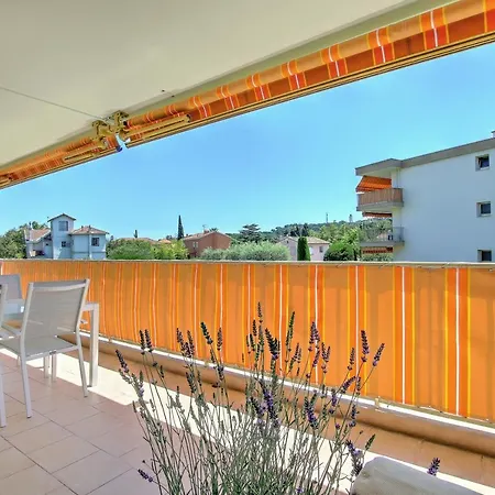 Modern Family 5 Min To +pool +garage