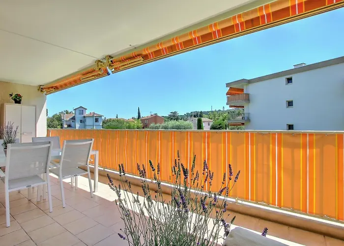 Modern Family 5 Min To +pool +garage