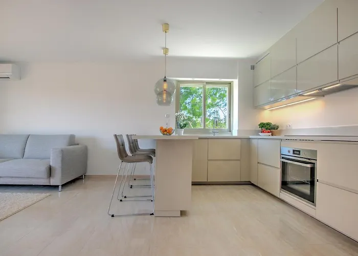 Modern Family 5 Min To +pool +garage Αντίμπ