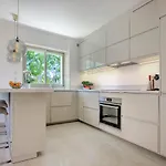 Апартаменты Modern Family 5 Min To +pool +garage Антиб