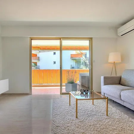 Modern Family 5 Min To +pool +garage Apartment Antibes