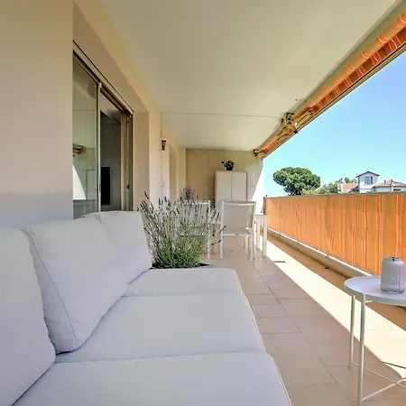 Modern Family 5 Min To +pool +garage