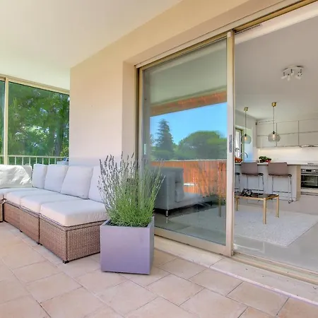 Апартаменти Modern Family 5 Min To +pool +garage
