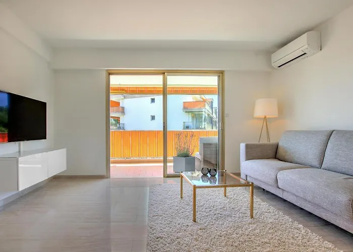 Modern Family 5 Min To +pool +garage 公寓 昂蒂布