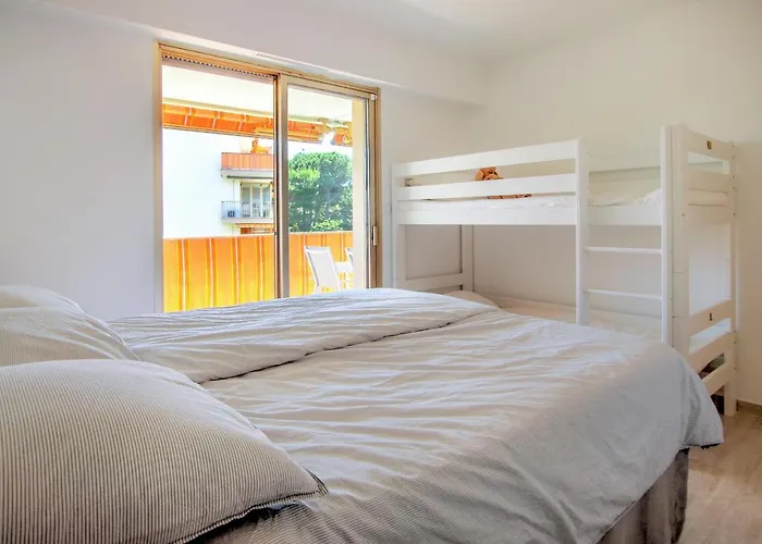 Modern Family 5 Min To +pool +garage